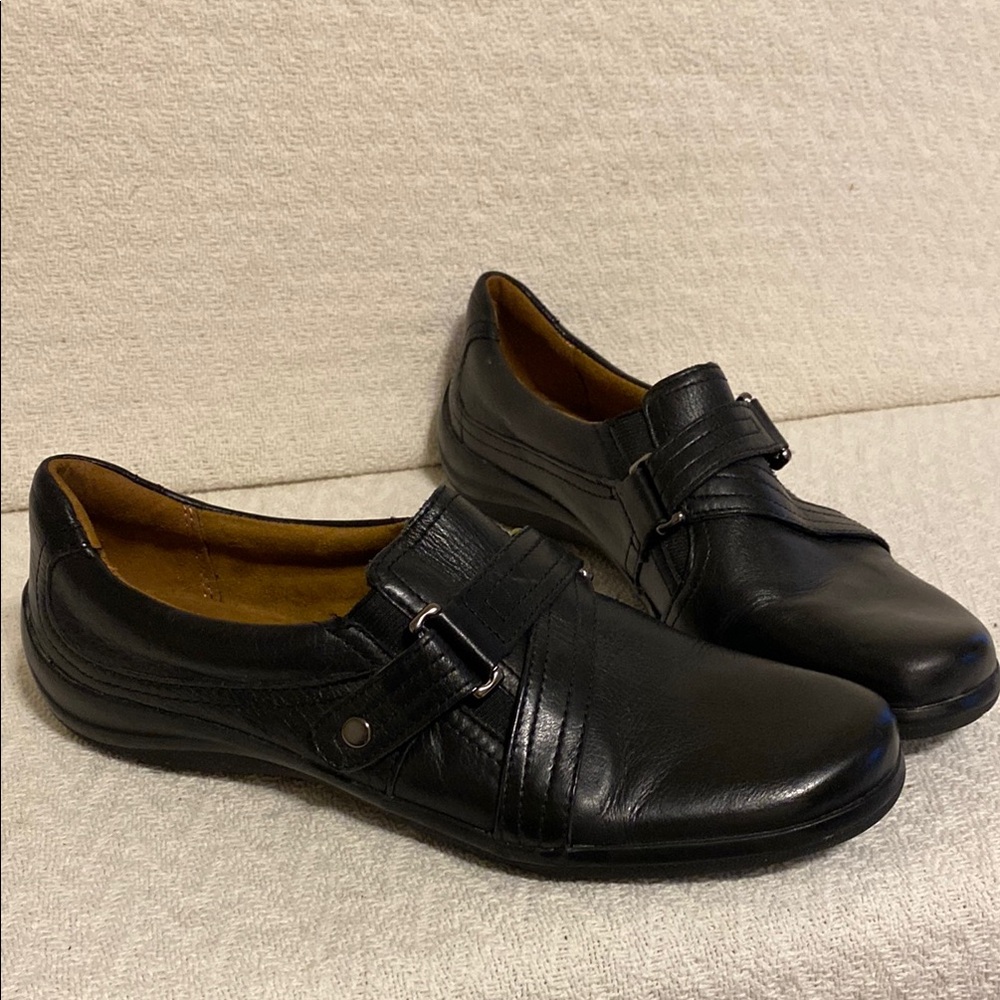 Naturalizer Black Leather Slip-On Loafers